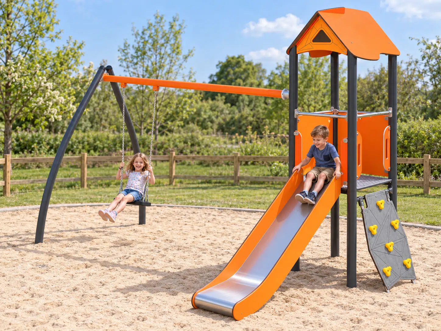 Spielturm mit Schaukel Niklas – 1123 in realistischer Spielplatzszene, Farbvariante Energy