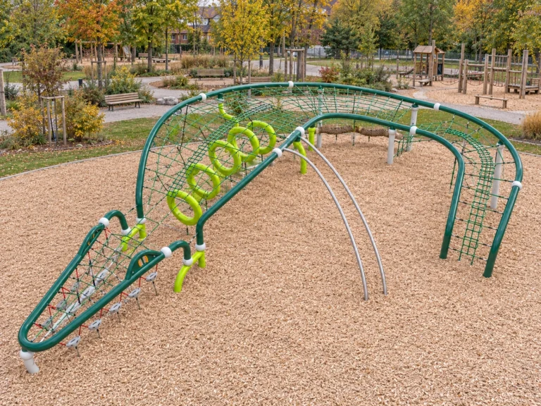 Kletterspielanlage Kroki 9309 auf einem öffentlichen Spielplatz
